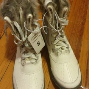 NEW White leather boots with faux fur - size 8